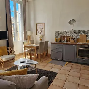 Appartement Superbe 2 Pièces Avec Grande Terrasse, Classé ***, Marseille