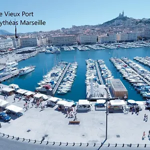 Le Pytheas Vieux Port Marsella